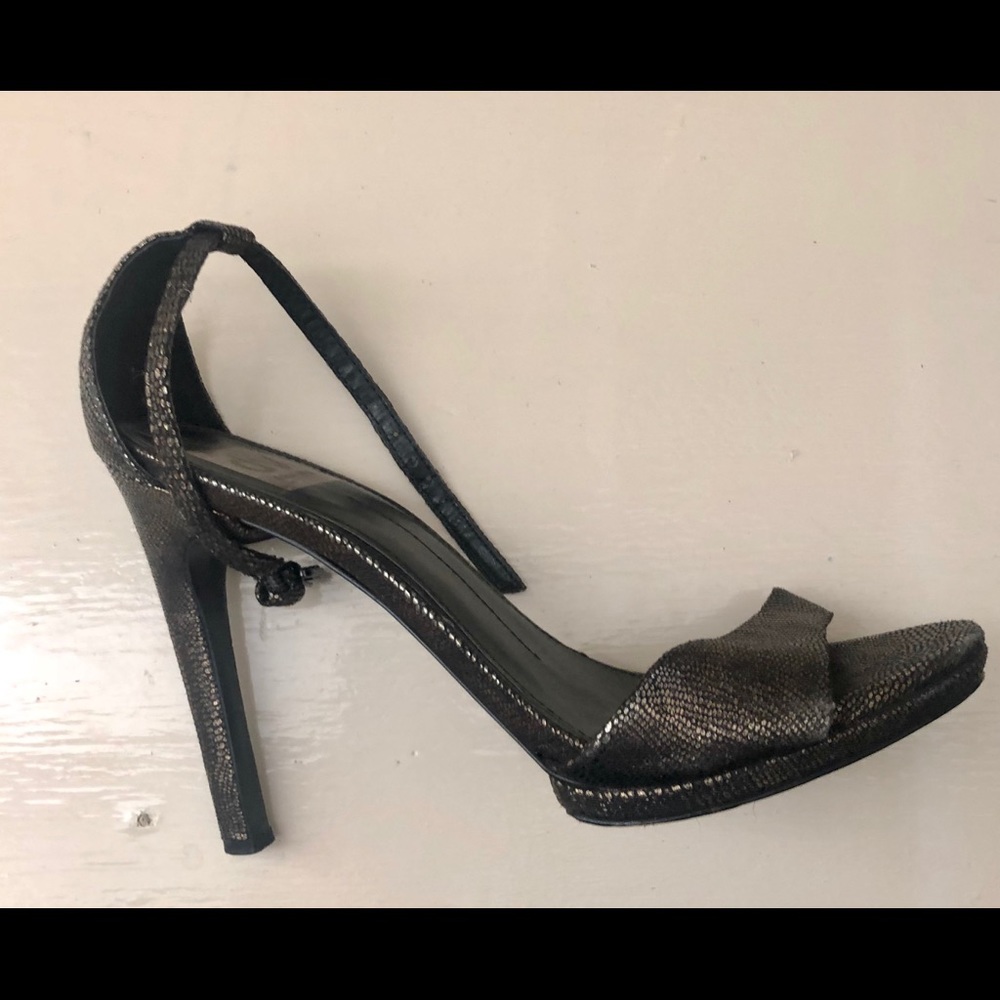 High Heels - Picture 5 of 6